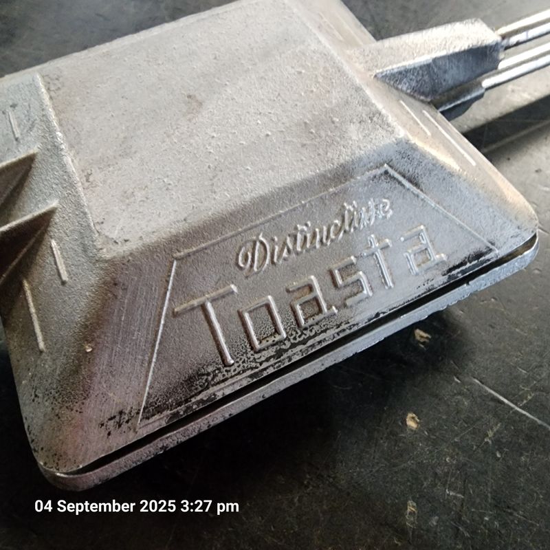 DISTINCTIVE TOASTA IRON