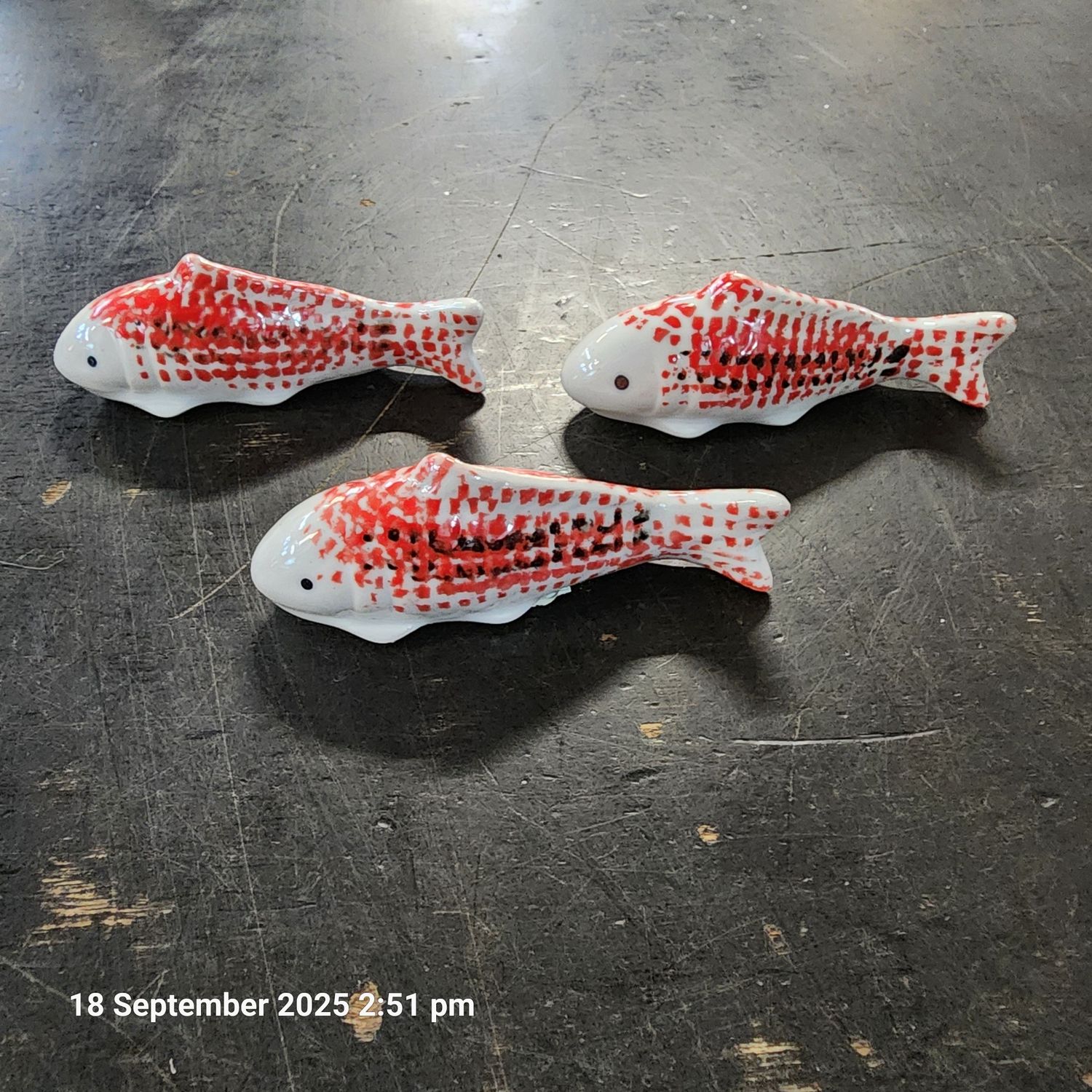 SET 3 FLOATING RED/WHITE/BLACK 100MM KOI FISH