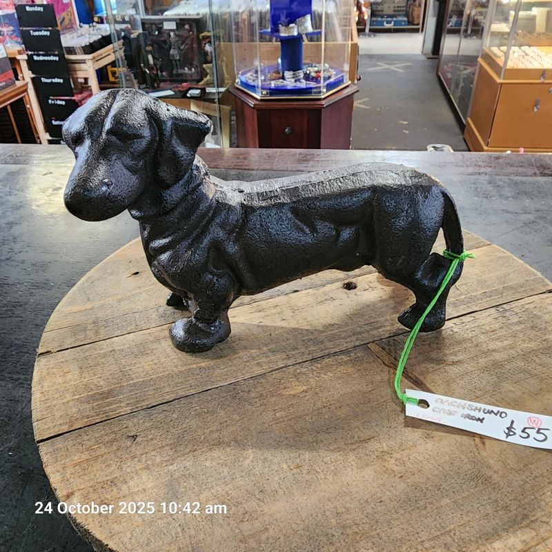 CAST IRON DACHSHUND DOG