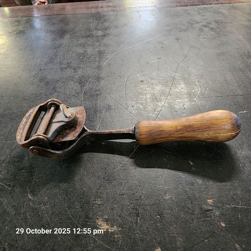 ANTIQUE BOX SCRAPER PLANE