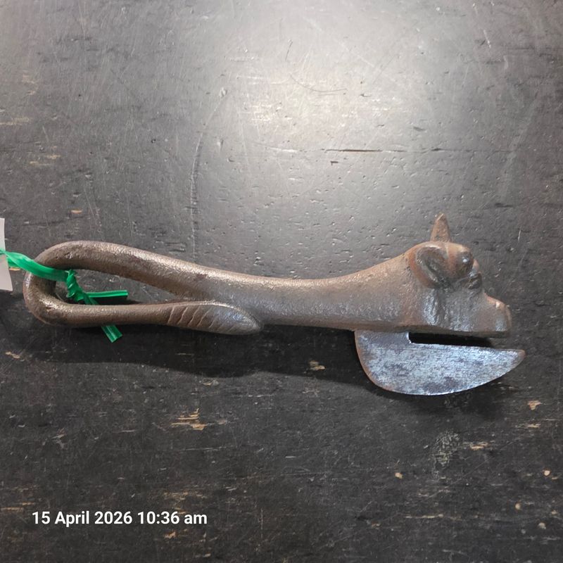 CAST IRON WW1 BULLY BEEF CAN OPENER