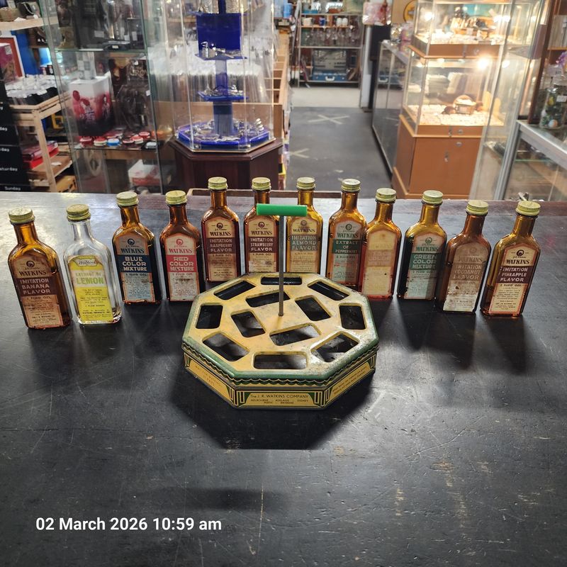 J.R.WATKINS IMITATION FLAVOUR EXTRACTS 12 BOTTLE DISPLAY STAND