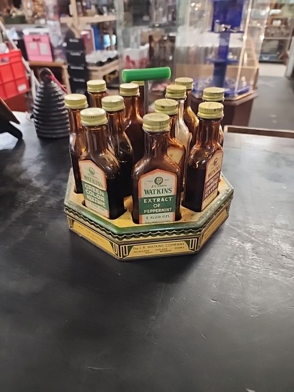 J.R.WATKINS IMITATION FLAVOUR EXTRACTS 12 BOTTLE DISPLAY STAND