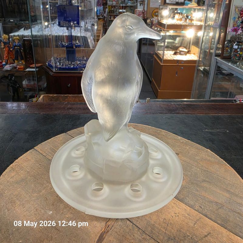 LIBOCHOVICE FROSTED PENGUIN FLOWER FROG