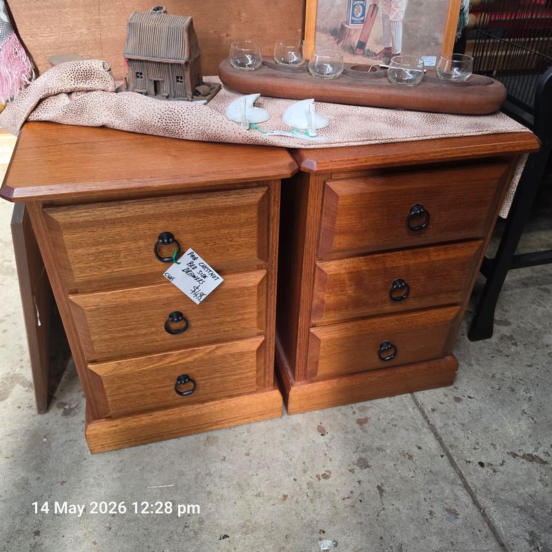 PAIR CHESTNUT TIMBER BEDSIDE DRAWERS PAIR CHESTNUT TIMBER BEDSIDE DRAWERS