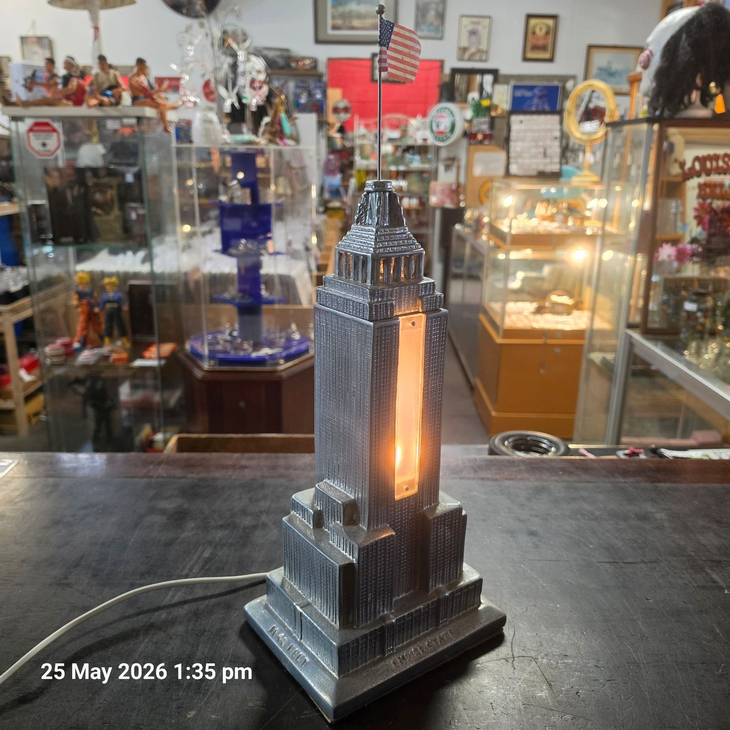 SARSAPARILLA EMPIRE STATE BUILDING LAMP CIRCA 1982