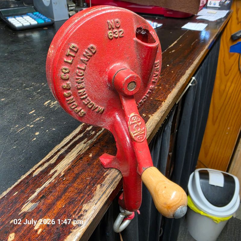 SPONG BEAN SLICER VINTAGE RED