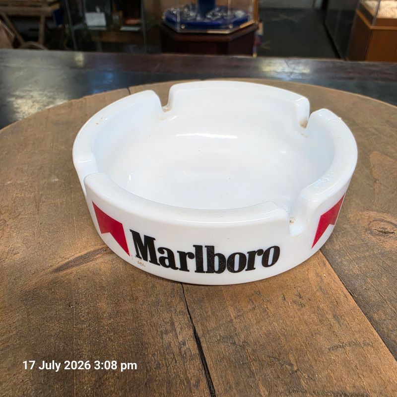 MARLBORO VINTAGE MILK GLASS ASH TRAY