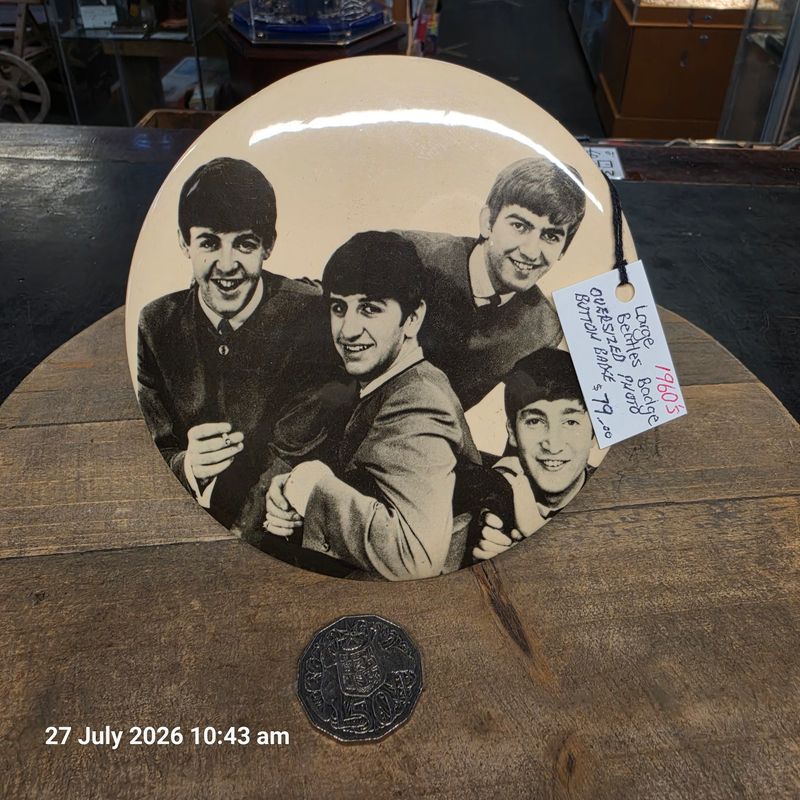 1960'S BEATLES OVERSIZED PHOTO BUTTON BADGE
