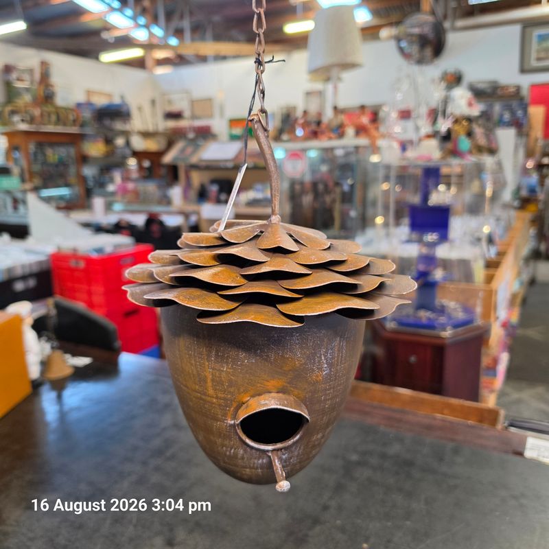 METAL PINE CONE BIRD HOUSE METAL PINE CONE BIRD HOUSE