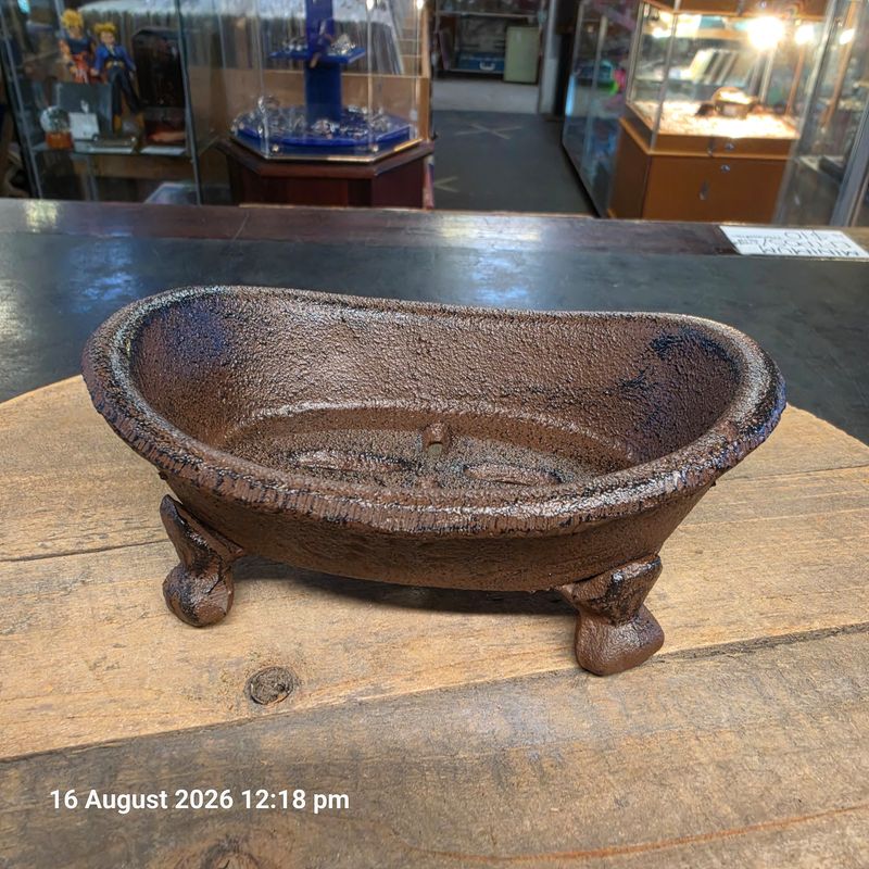 CAST IRON BATH SOAP DISH