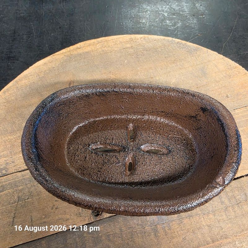 CAST IRON BATH SOAP DISH
