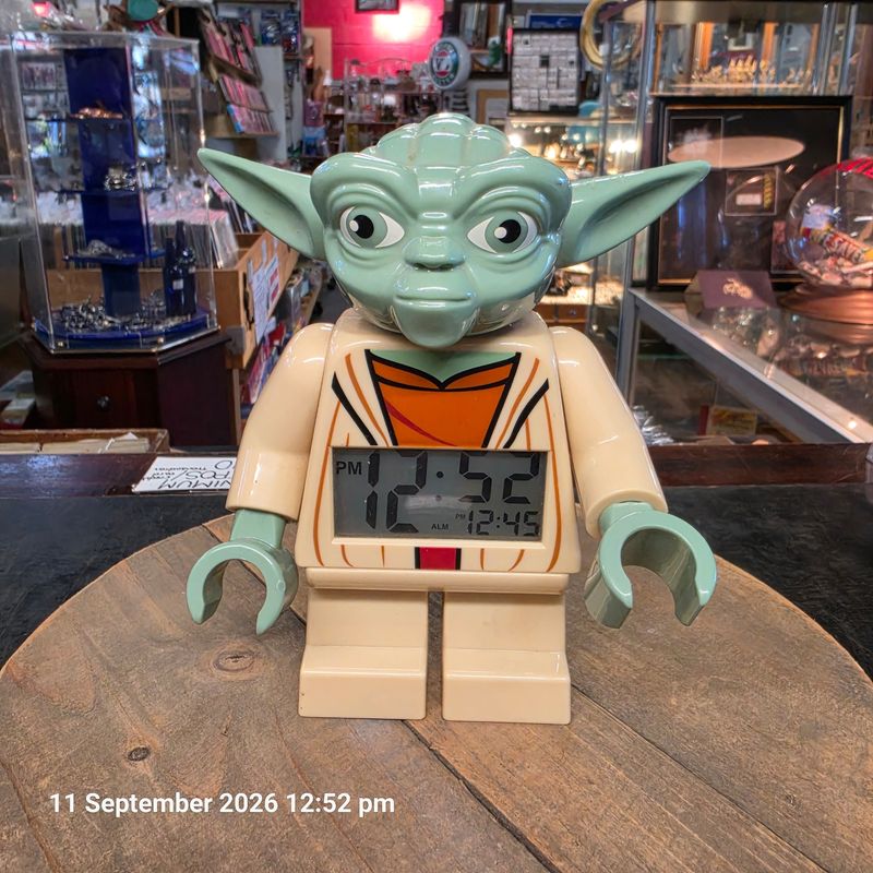 STAR WARS LEGO YODA CLOCK