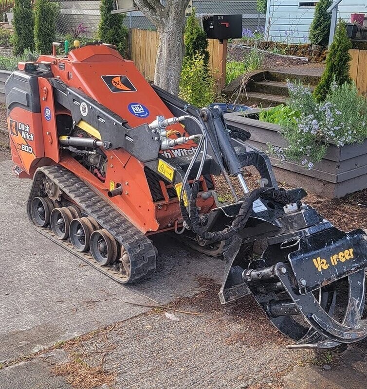 Sk800 with Log Grapple Attachment