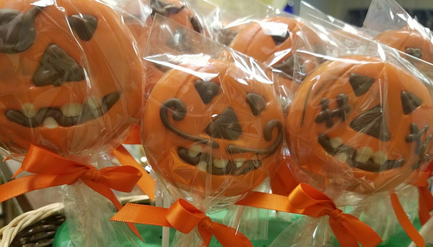 Halloween Pumpkin Pops