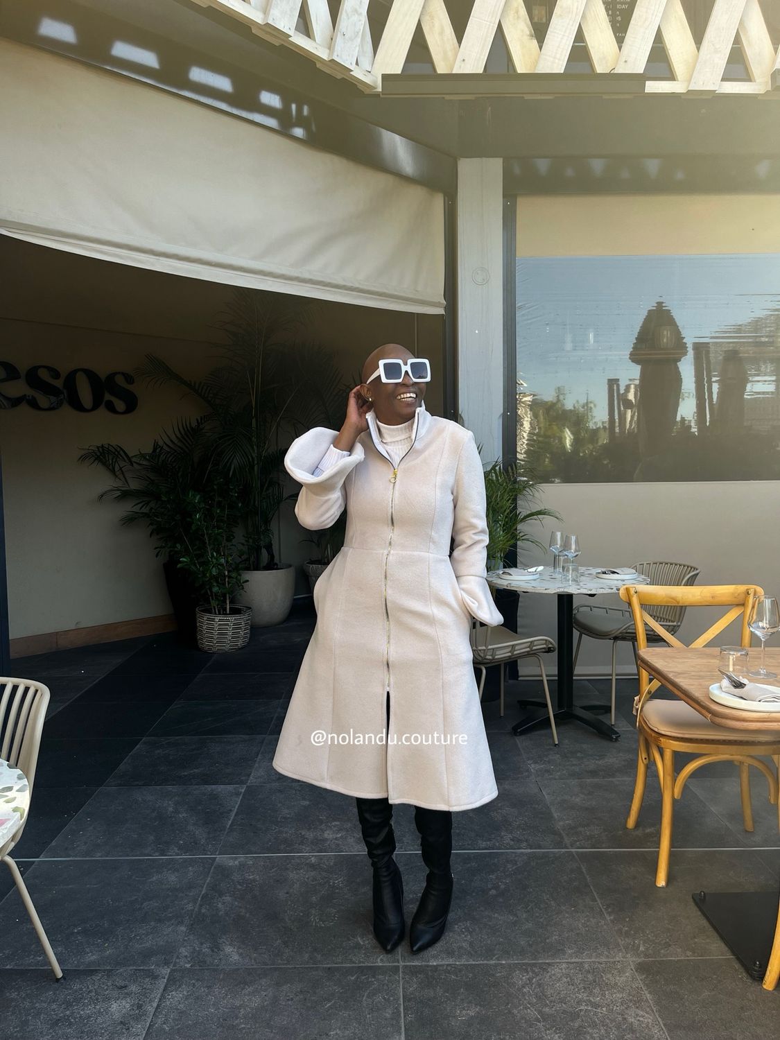 Knee length Coat With Pockets, Flared Sleeves And Front Zip