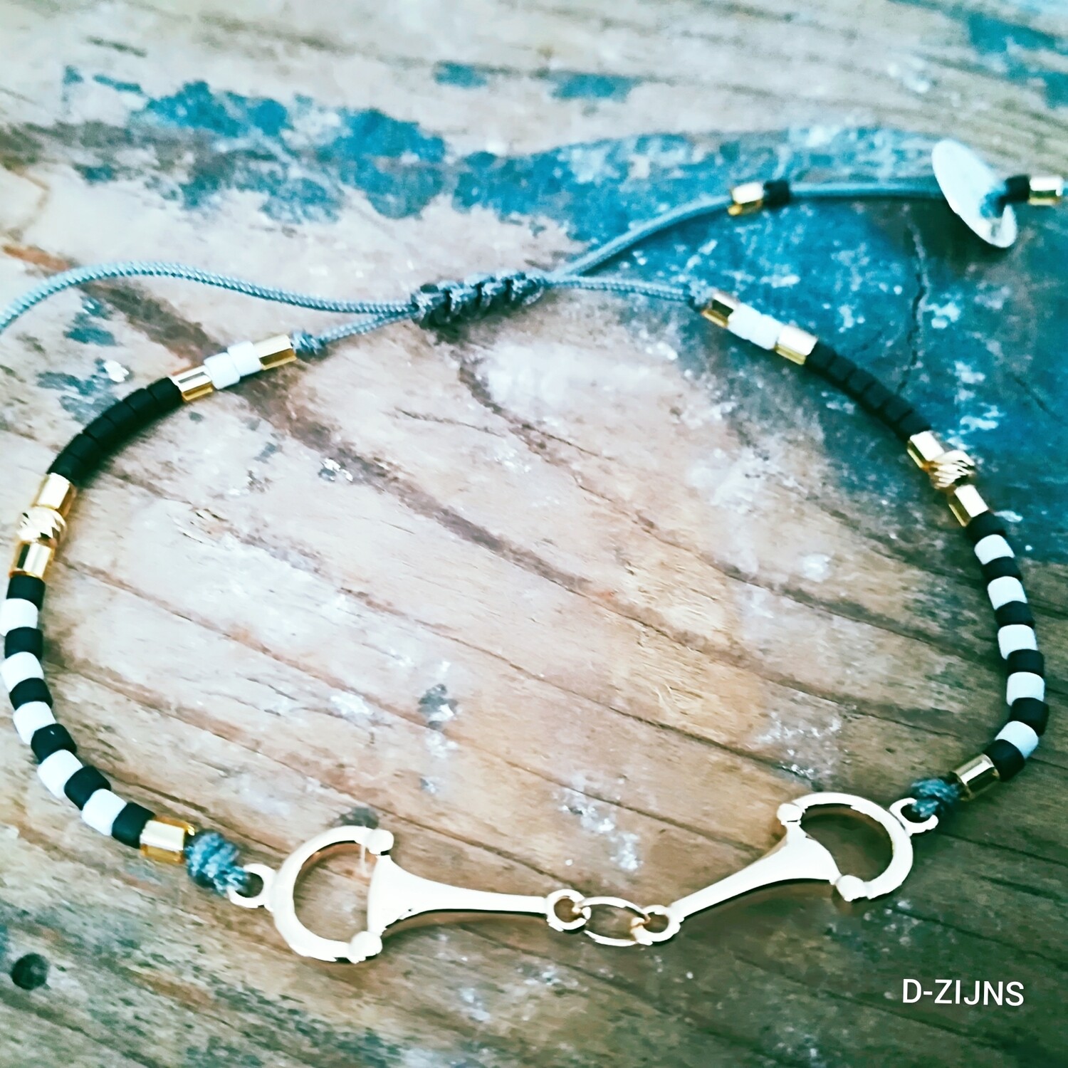 D-ZIJNS ARMBAND BIT GOUD  ZWART WIT