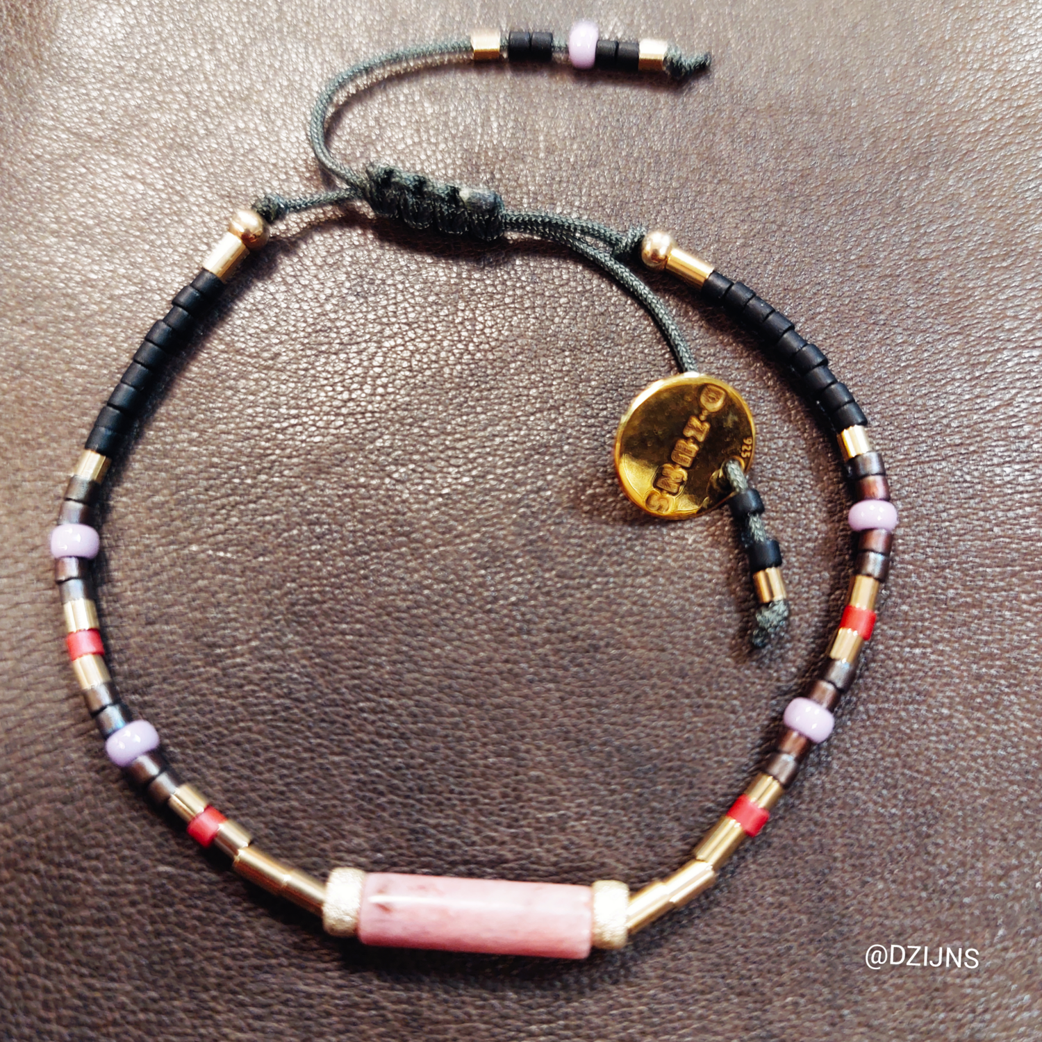 D-ZIJNS ARMBAND RUBY KOKER