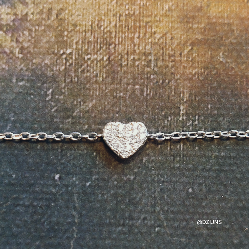 D-ZIJNS ARMBAND HARTJE STRASS ZILVER 925