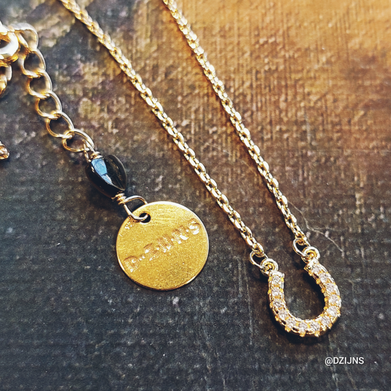 D-ZIJNS KETTING HOEFIJZER STRASS GOUD