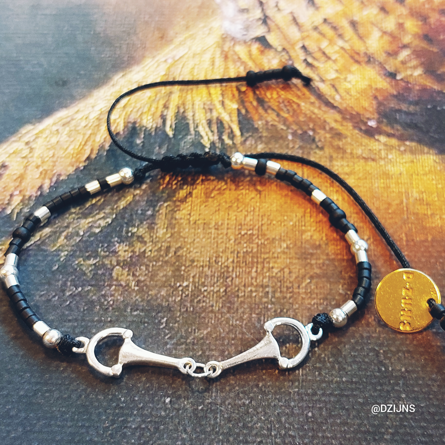D-ZIJNS ARMBAND HORSEBIT ZILVER ZWART
