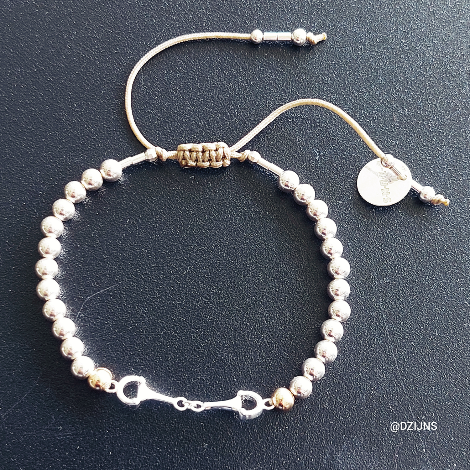 D-ZIJNS ARMBAND ZILVER BAL BIT KLEIN