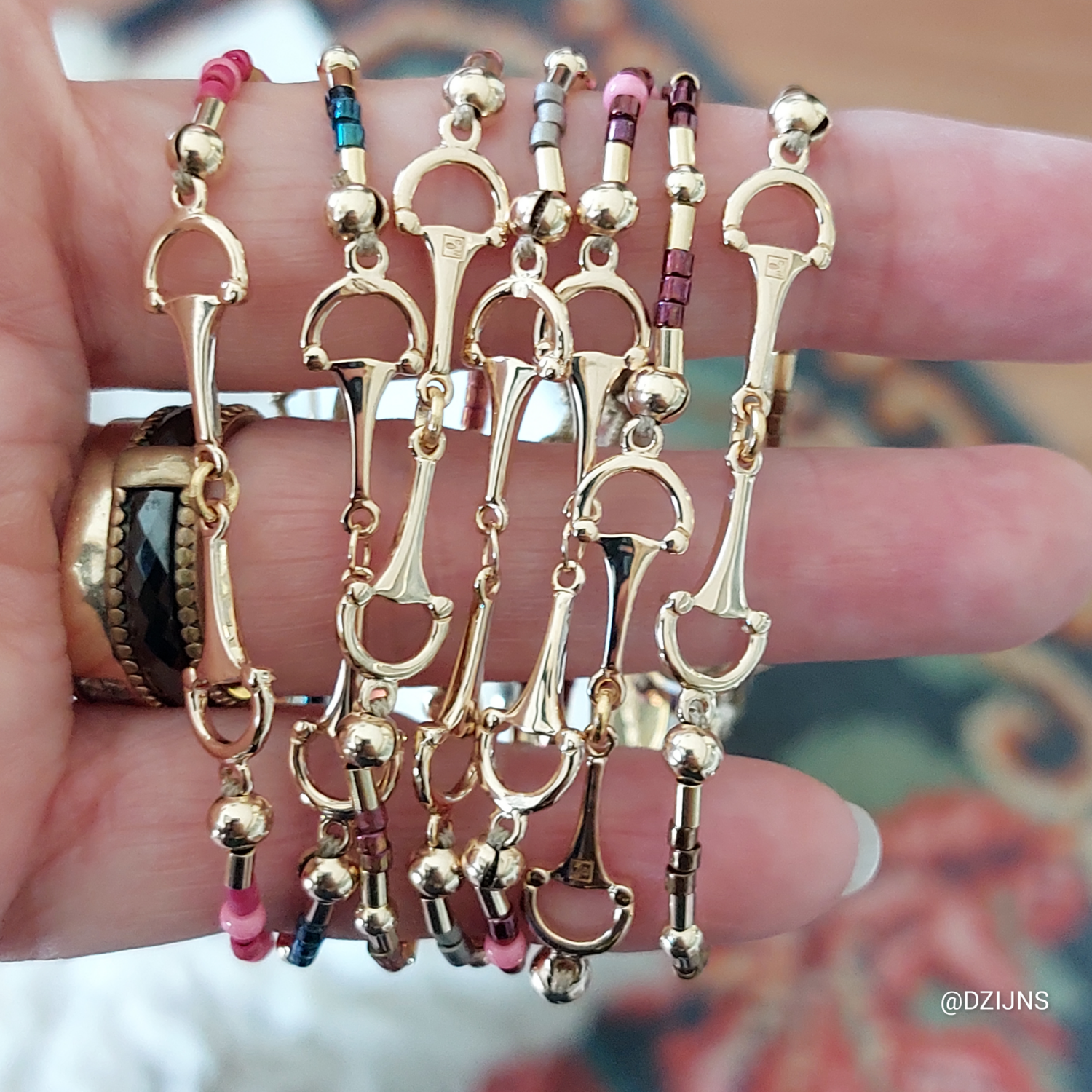 D-ZIJNS BIT GOUD KLEUR