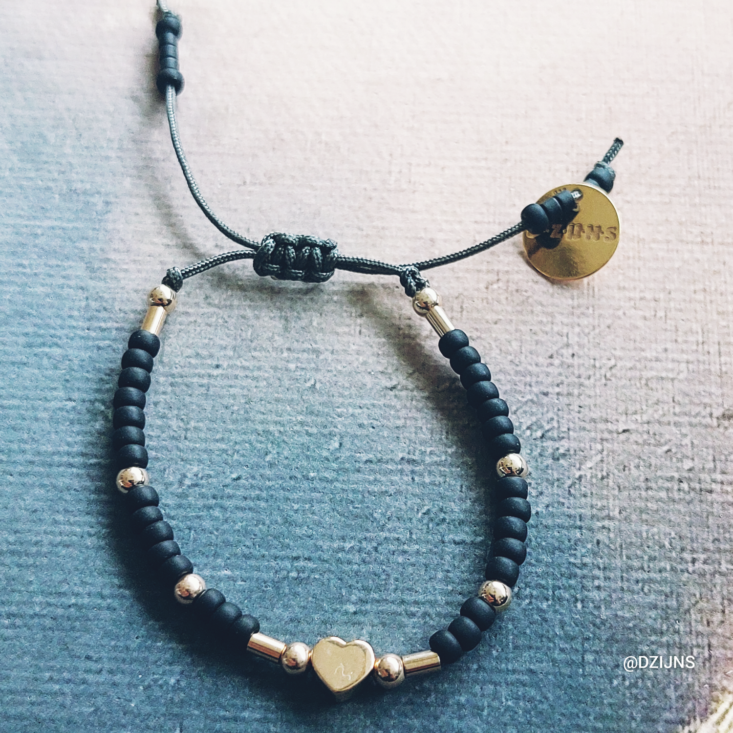 D-ZIJNS ARMBAND KIDS HARTJE ZWART