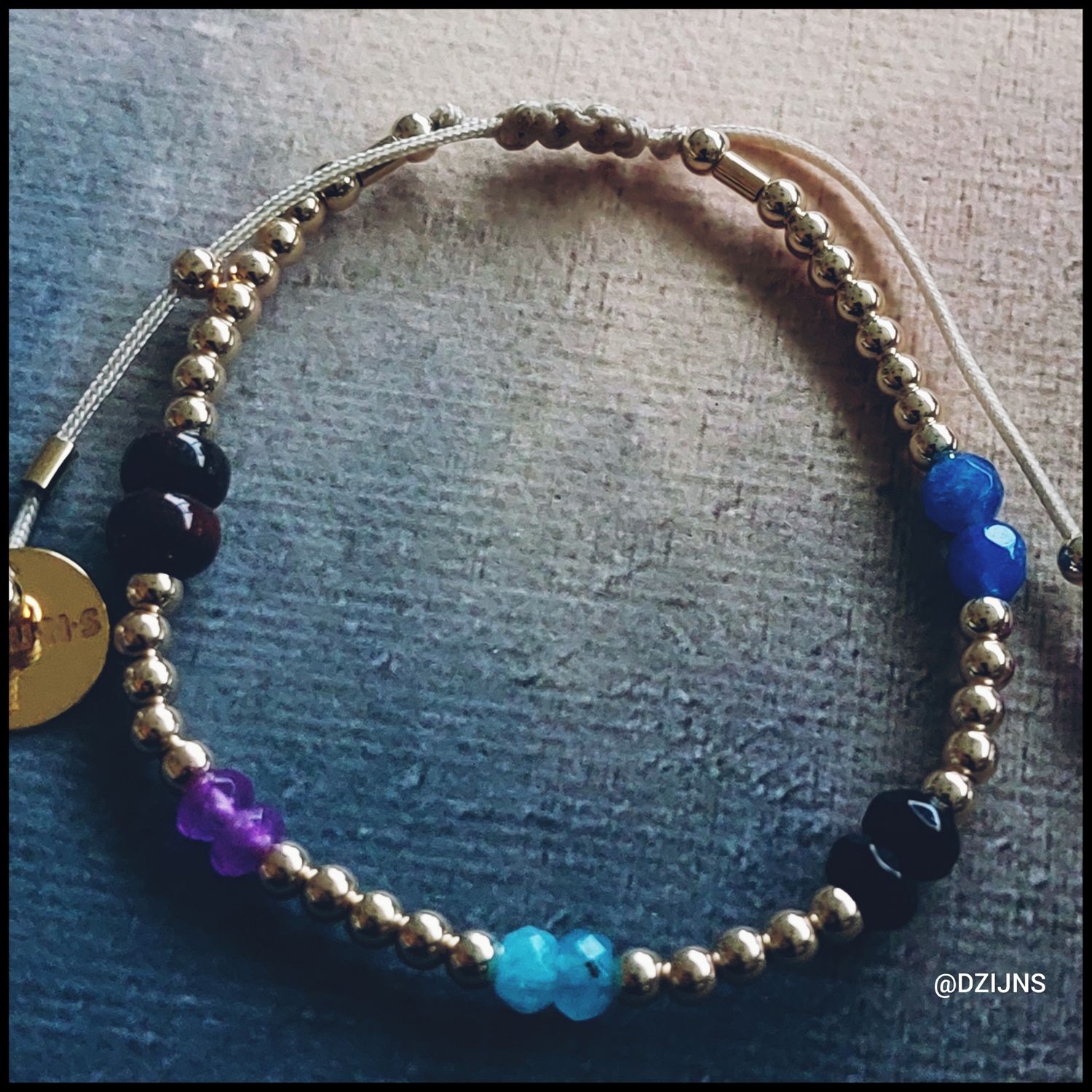 D-ZIJNS ARMBAND GOUD GEMSTONE