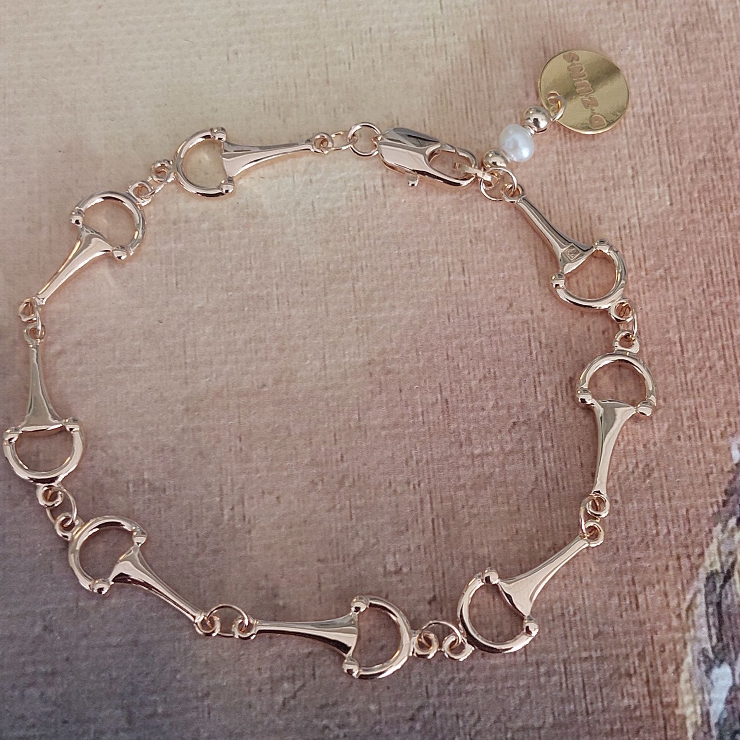 D-ZIJNS ARMBAND BITJES ALOM GOUD