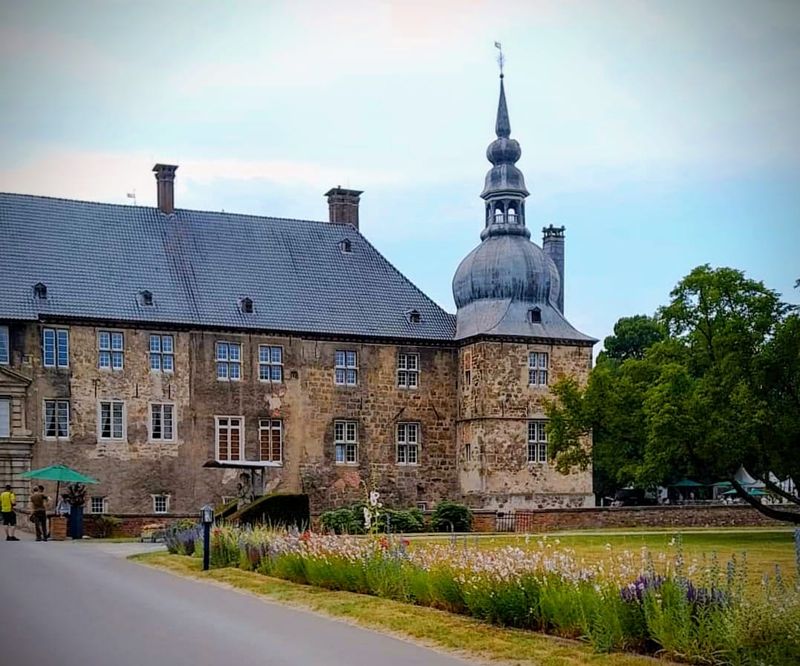 Tagesreise Landpartie SCHLOSS LEMBECK (07.06.2026)