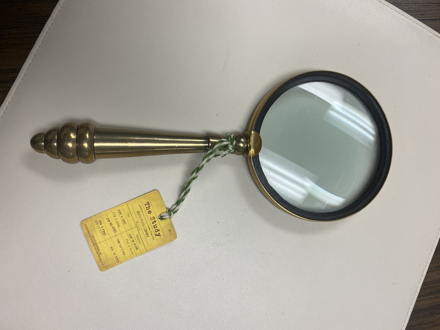 MAGNIFYING GLASS MAGNIFYING GLASS