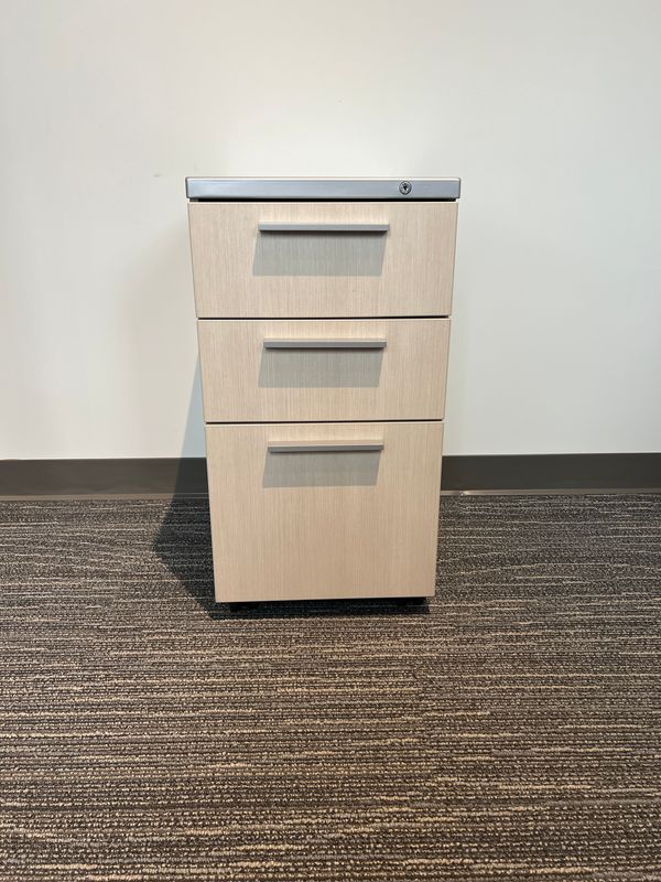 Herman Miller 2 Box, 1 File Pedestal Herman Miller 2 Box, 1 File Pedestal
