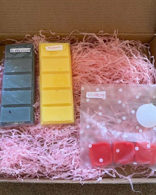 2 wax bars and 6 small scents