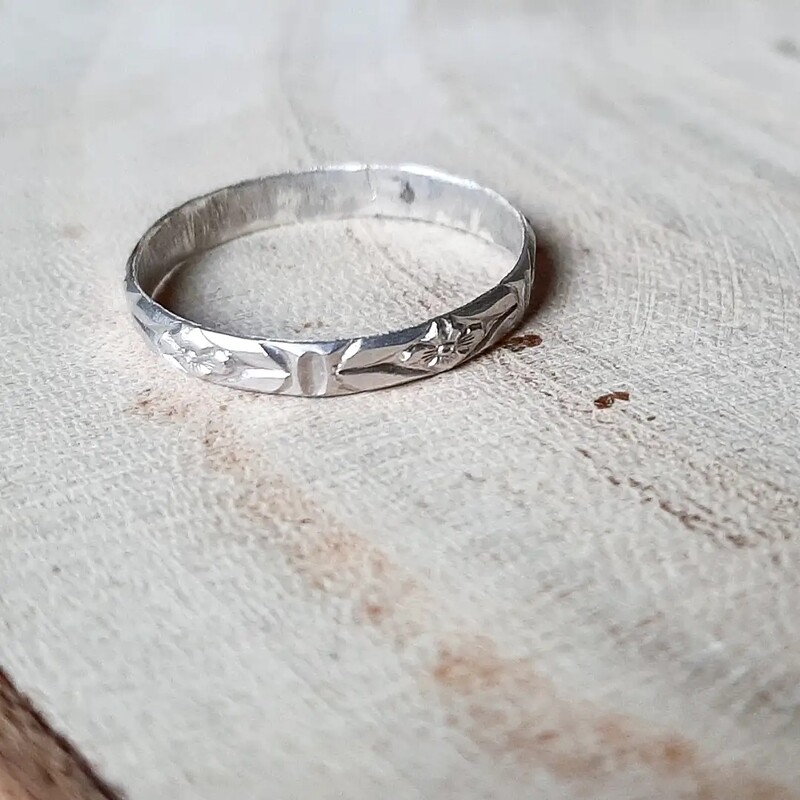 Zilveren bloemen ring