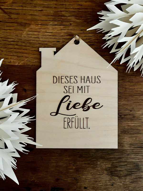 Hausschild „Dieses Haus sei mit Liebe erfüllt“