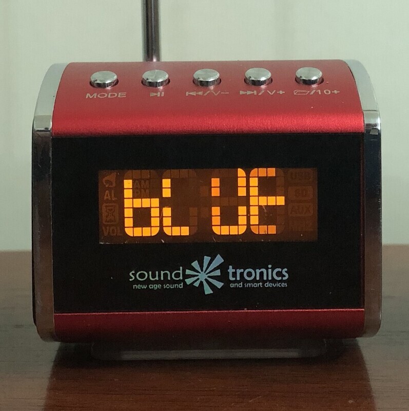 Tiny HD SPEAKER, with Radio, Clock, Alarm, Bluetooth & play your USB music. Charge with a USB cord & it lasts up to 5 hrs - in the garden, shed, fishing - FREE POSTAGE