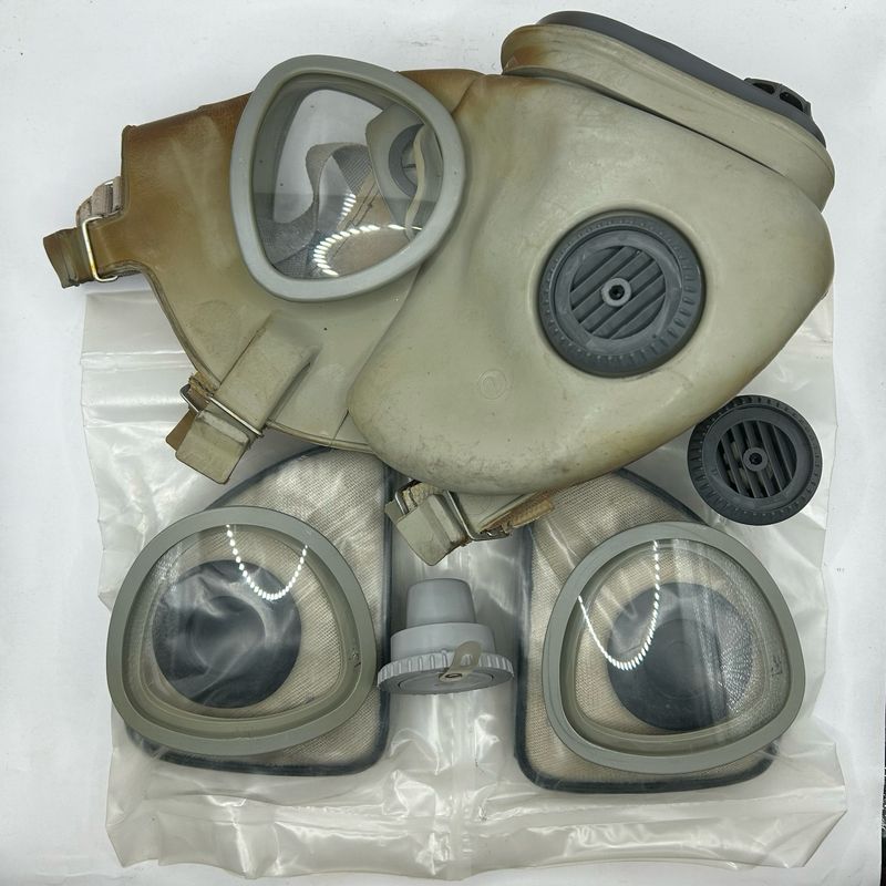 Czech M10m Gas Mask Kit (sealed)