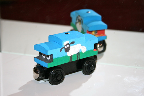 Shaun the Sheep Wooden Train (compatible with Thomas Wooden Railway Series Trains and Tracks)