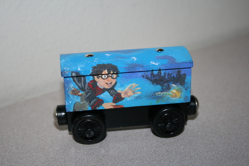Harry Potter Hogwarts Train (compatible with Thomas Wooden Railway Series Trains and Tracks)