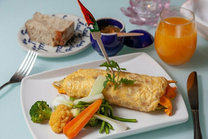 Omelette de flor de calabaza con queso de cabra y panela