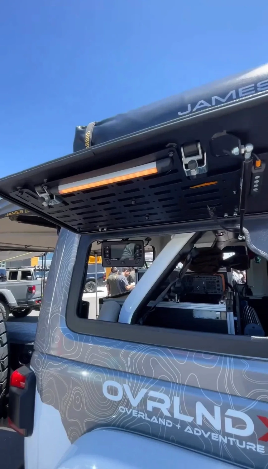 JLU Gullwing Hatch System with Molle Panels