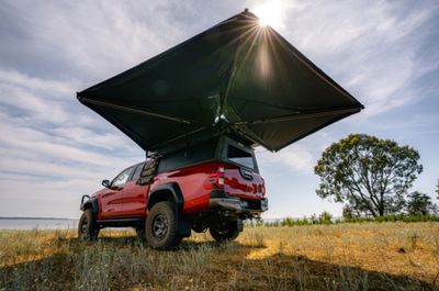 DeltaWing 270° Freestanding Awning