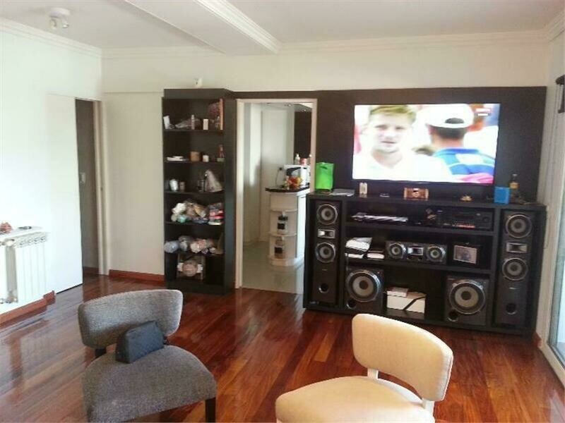 Duplex de 4 ambientes con dos cocheras fijas