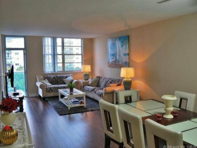 Espectacular apartamento en Sunny Isles Florida cruzando la calle al mar