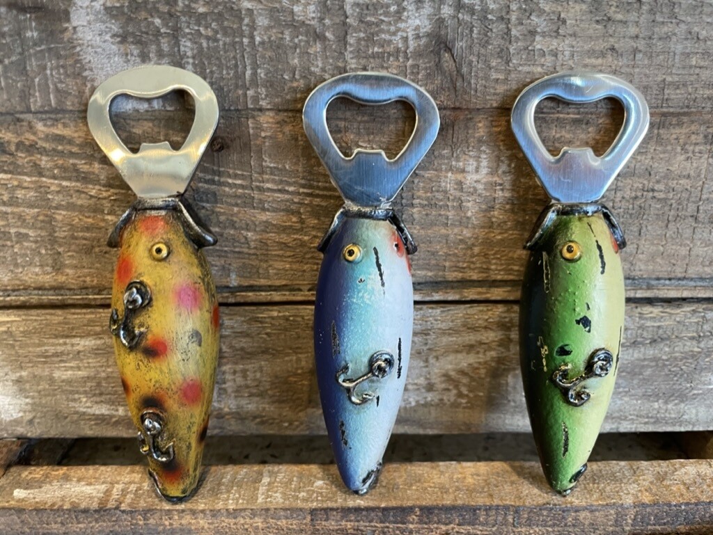 Fishing lure bottle opener, resin/metal 4.5L
