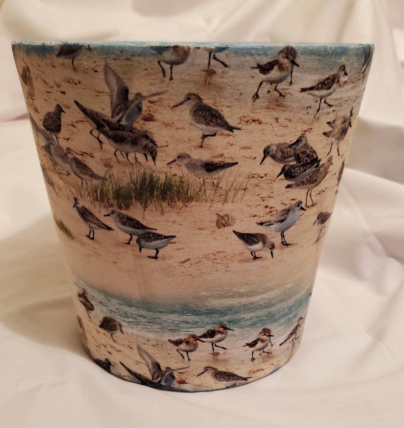 Flower pot- sandpiper on beach