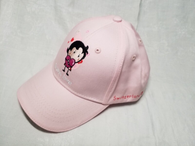 Casquette enfant rose imprimée Heidi avec coeur Swiss Love Suisse