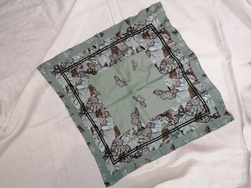 Foulard carré papillon couleur  vert eau