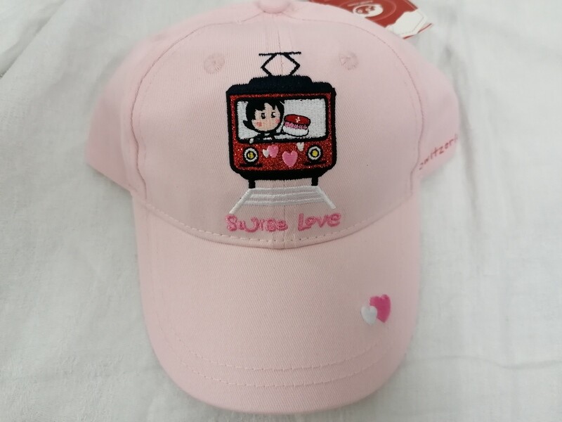 Casquette enfant rose avec petit train et Heidi Suisse Love